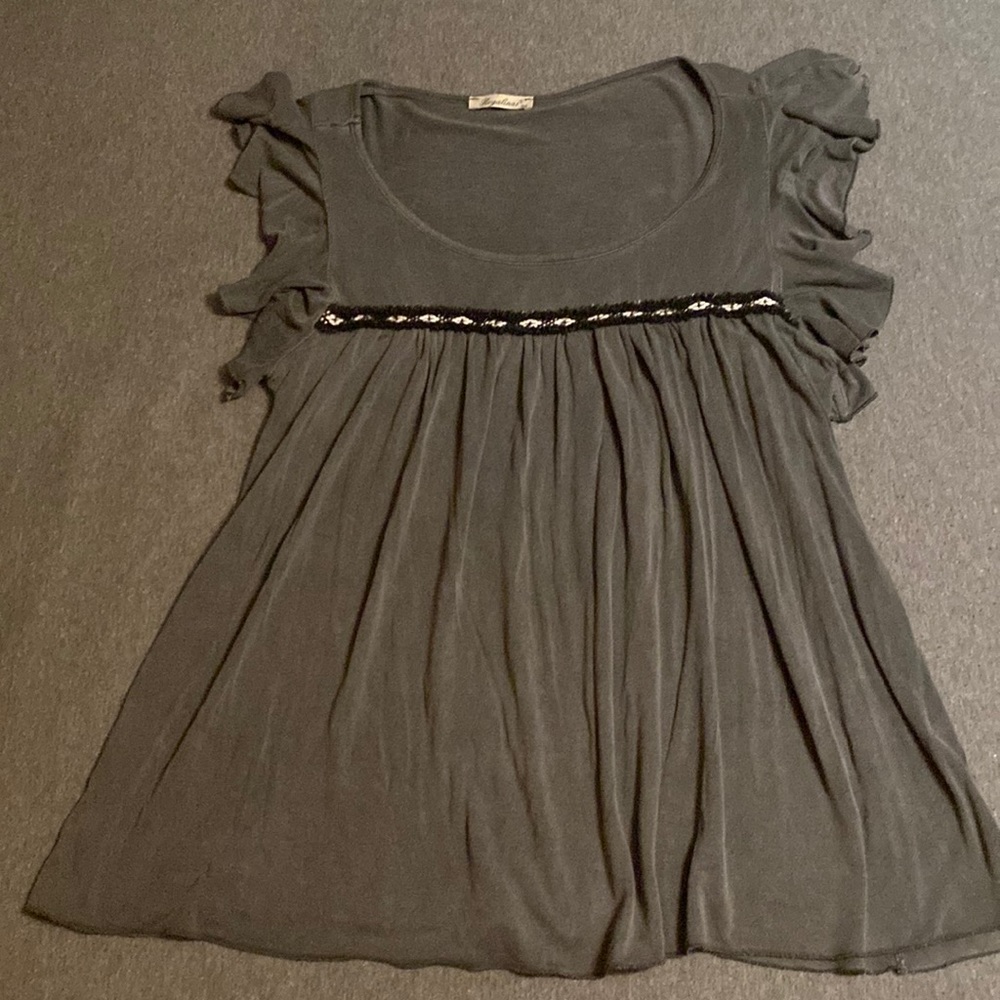 Women’s Regalinas grey empress t-shirt.